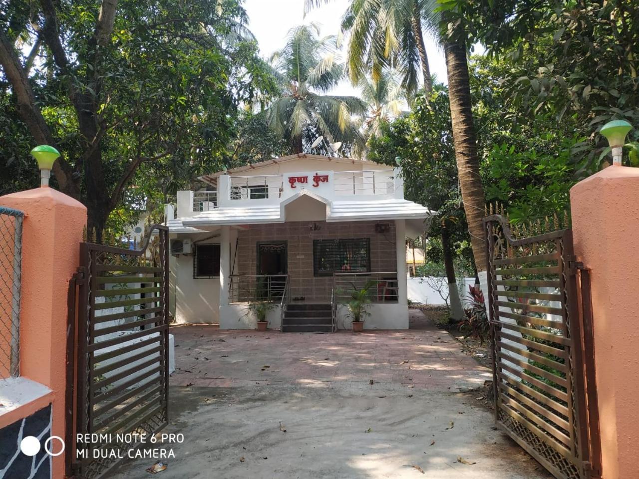 אליבג Krushna Kunj Holiday Home מראה חיצוני תמונה