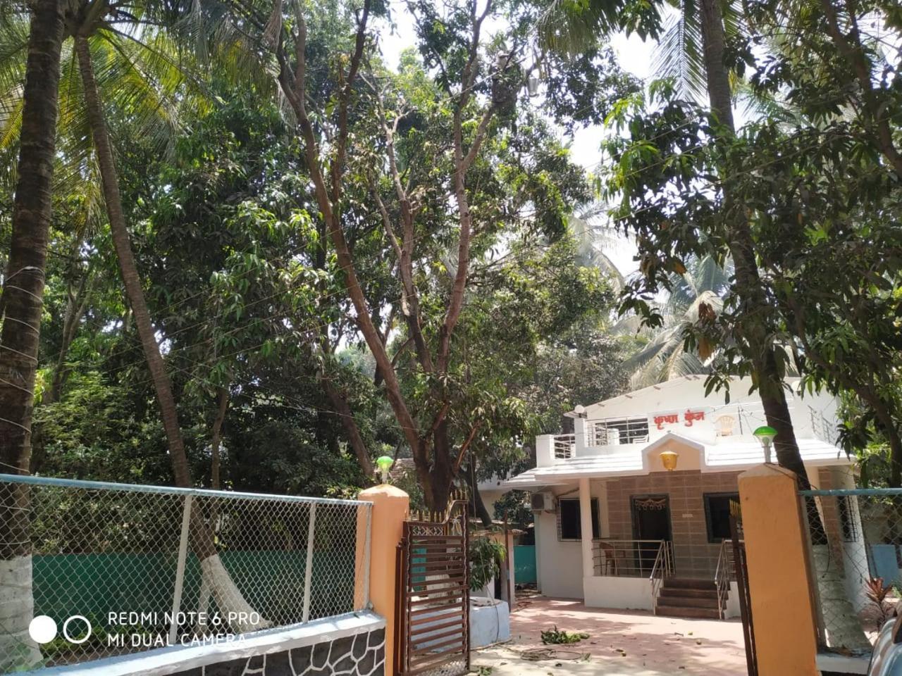 אליבג Krushna Kunj Holiday Home מראה חיצוני תמונה