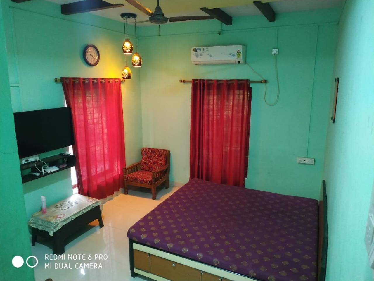 אליבג Krushna Kunj Holiday Home מראה חיצוני תמונה