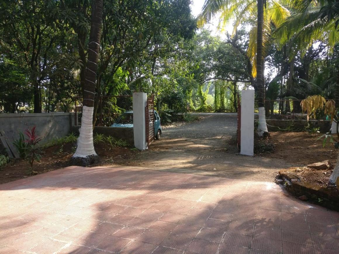 אליבג Krushna Kunj Holiday Home מראה חיצוני תמונה