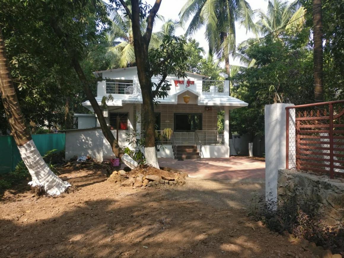 אליבג Krushna Kunj Holiday Home מראה חיצוני תמונה